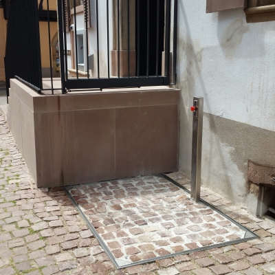 SLP Model B platform lift