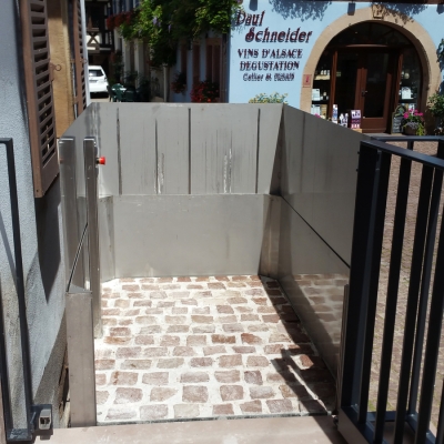 SLP Model B platform lift