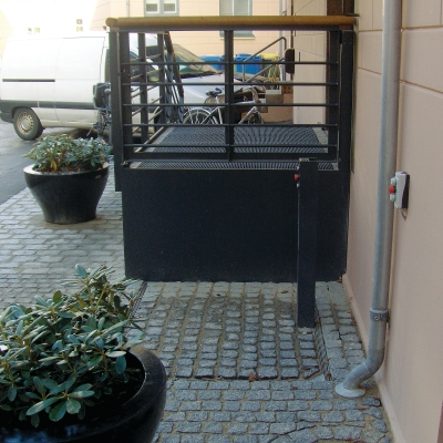 SLP Model B platform lift