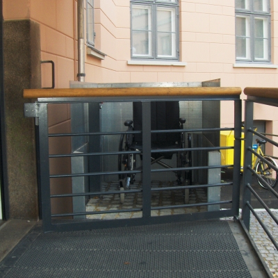 SLP Model B platform lift