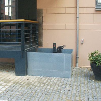 SLP Model B platform lift