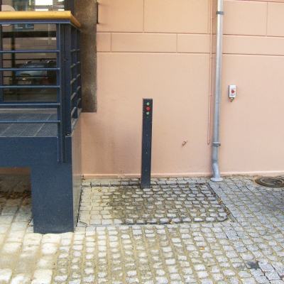 SLP Model B platform lift