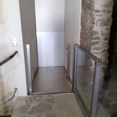 SLP Model G Platform Lift